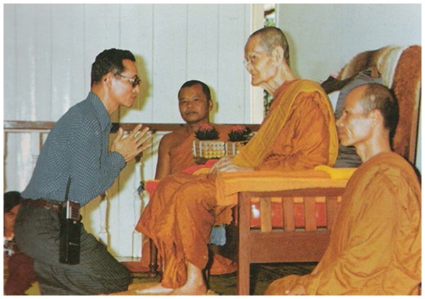 หลวงปู่ขาว อนาลโย.jpg