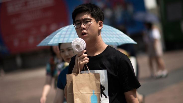 skynews-tokyo-hot-weather-heatwave_4370972.jpg